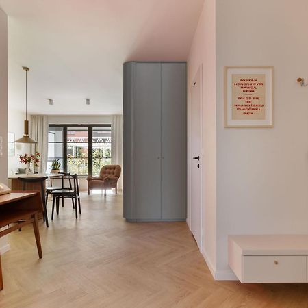 Solidarnosc Three Bedrooms & Garden Apartment Gdansk Bagian luar foto